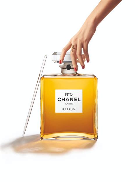 chanel no 5 baccarat extrait.